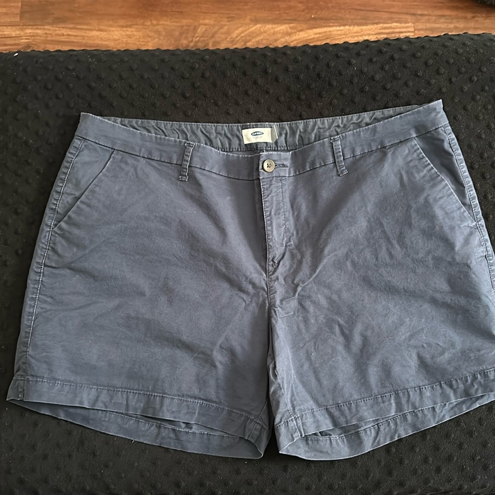 Women’s navy “everyday” chino shorts